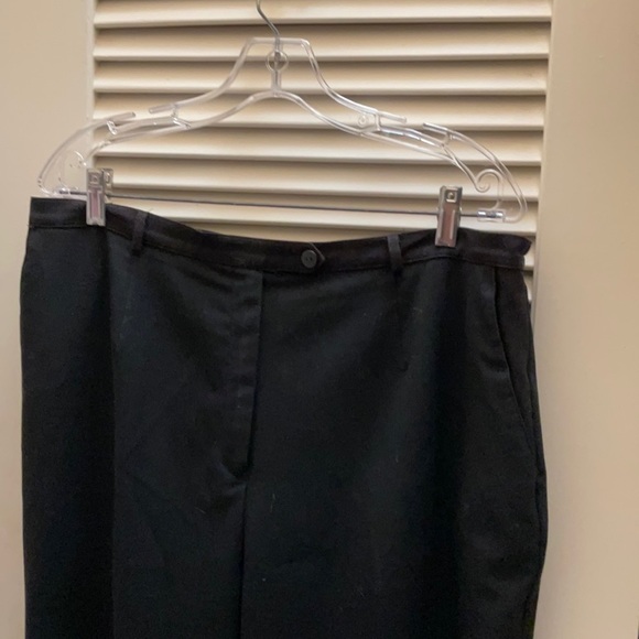$14 bundle of 3 trousers, 2 size 18 & 1 size 16 - Picture 3 of 9